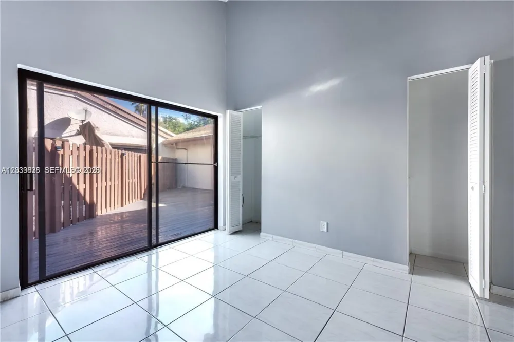 601 Leslie Dr Hallandale Beach, FL 33009