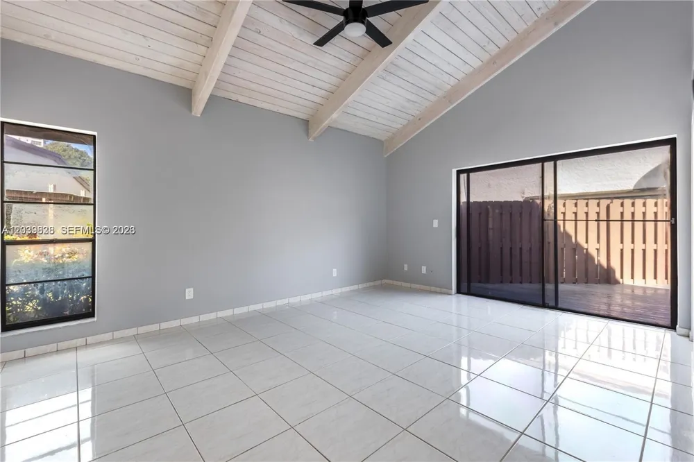 601 Leslie Dr Hallandale Beach, FL 33009