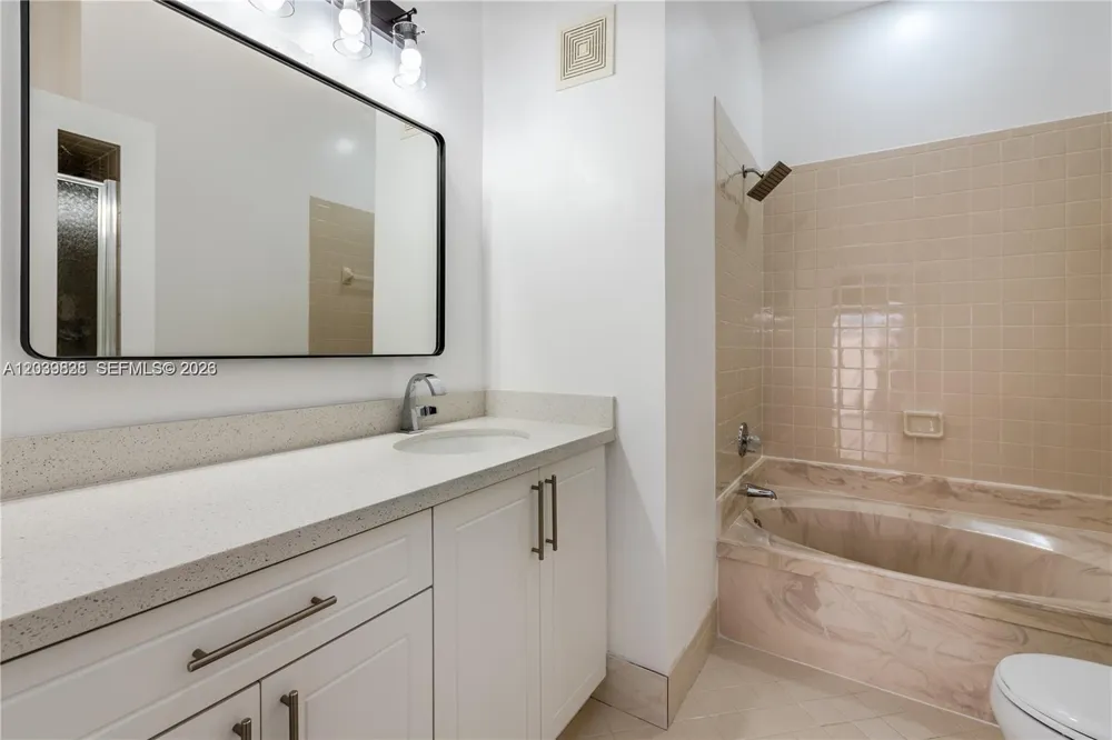 601 Leslie Dr Hallandale Beach, FL 33009