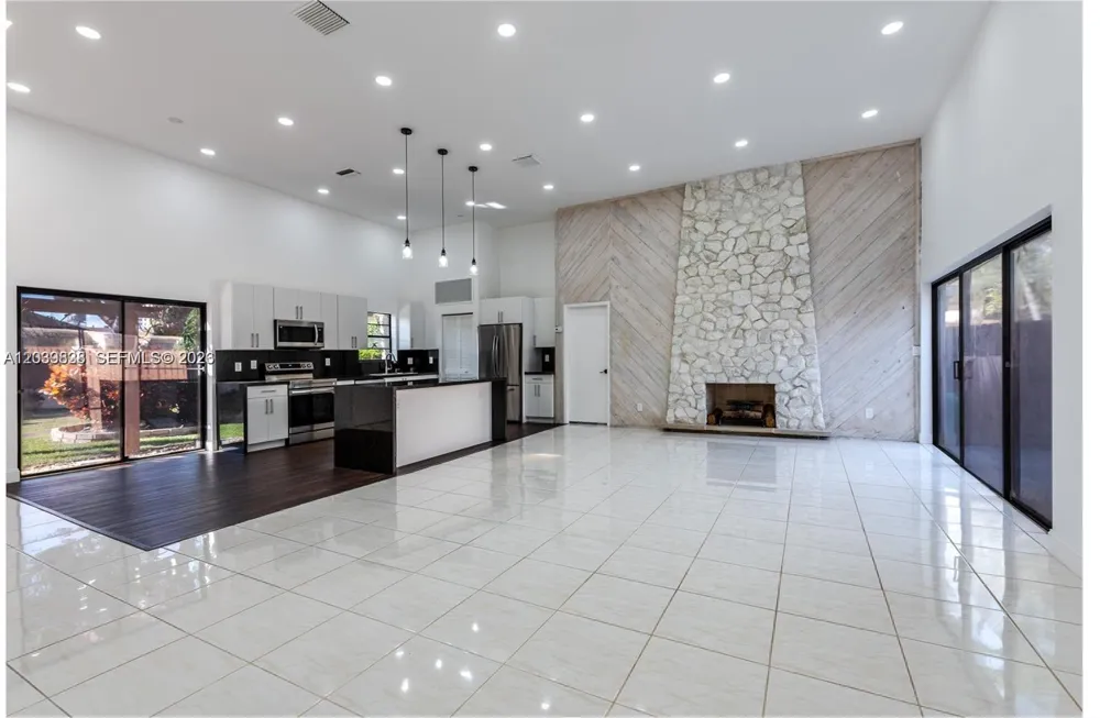 601 Leslie Dr Hallandale Beach, FL 33009