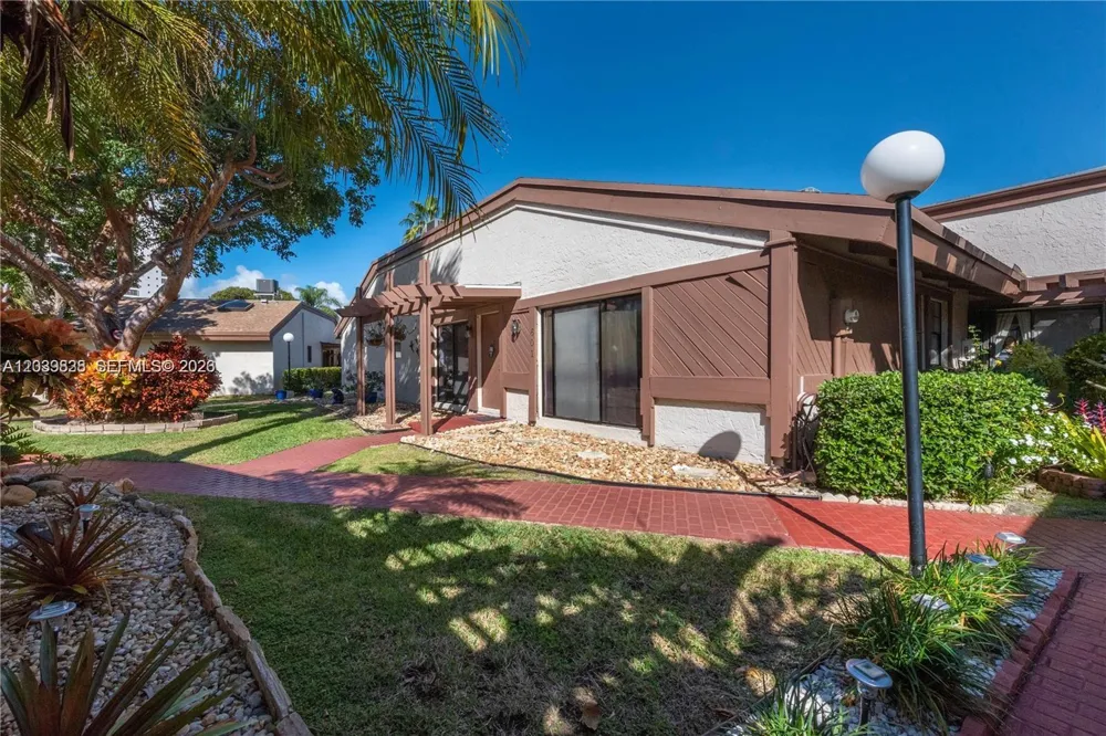 601 Leslie Dr Hallandale Beach, FL 33009