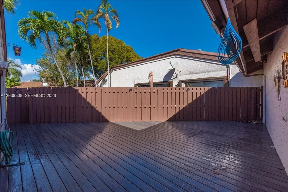 601 Leslie Dr Hallandale Beach, FL 33009