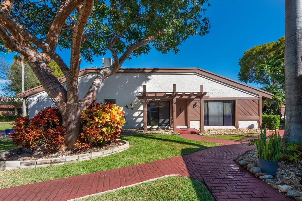 601 Leslie Dr Hallandale Beach, FL 33009