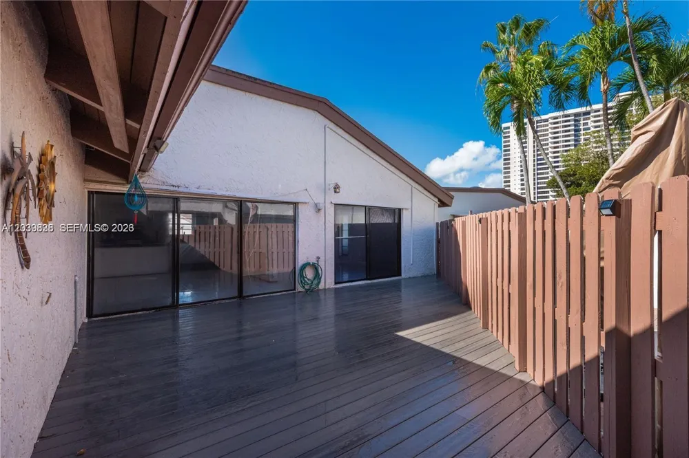 601 Leslie Dr Hallandale Beach, FL 33009