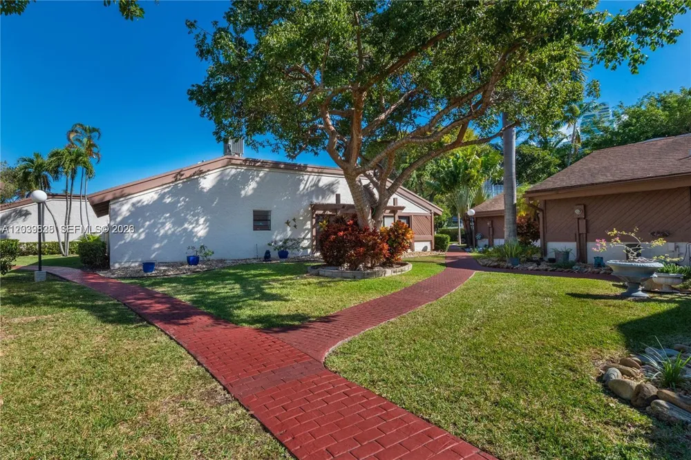 601 Leslie Dr Hallandale Beach, FL 33009