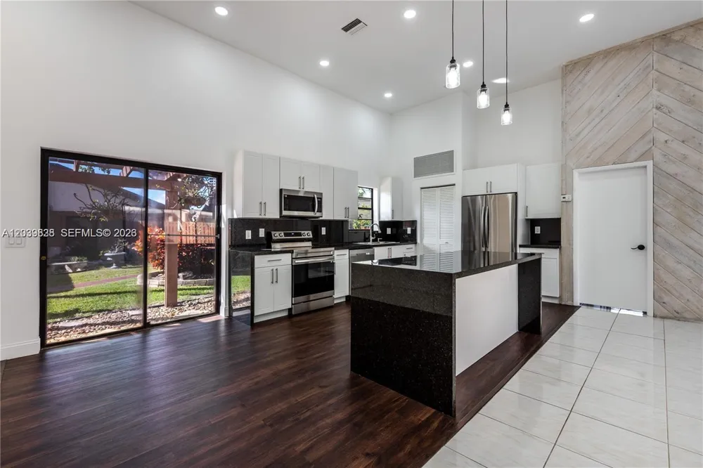 601 Leslie Dr Hallandale Beach, FL 33009
