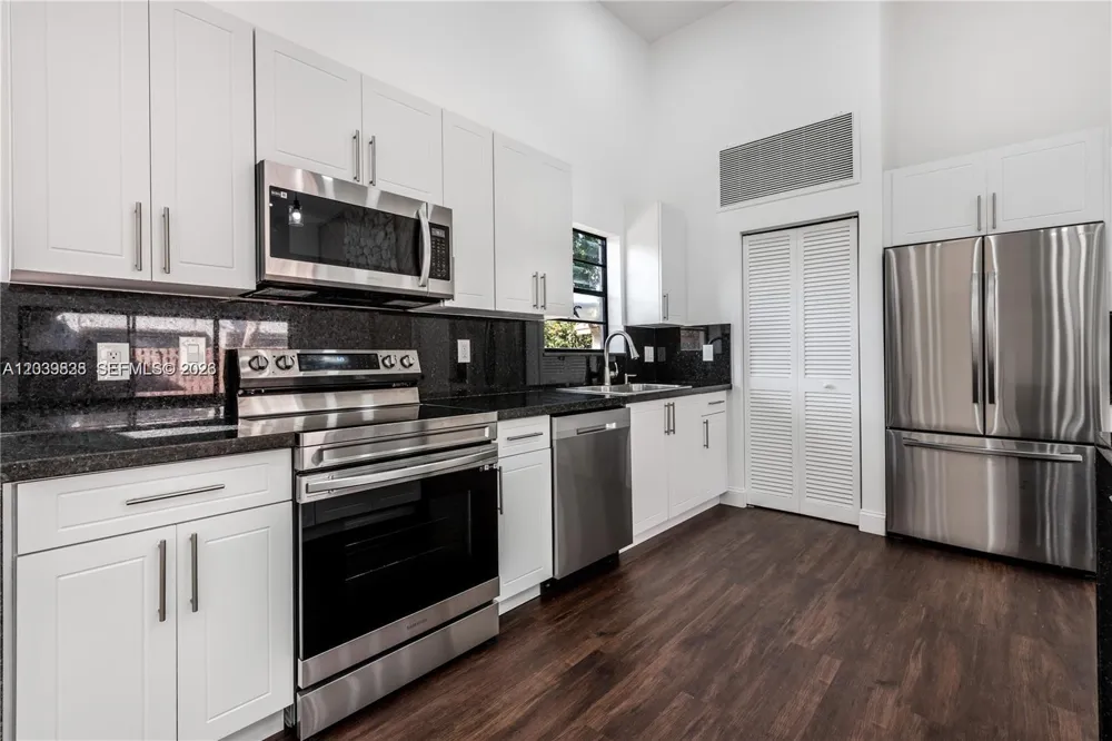 601 Leslie Dr Hallandale Beach, FL 33009