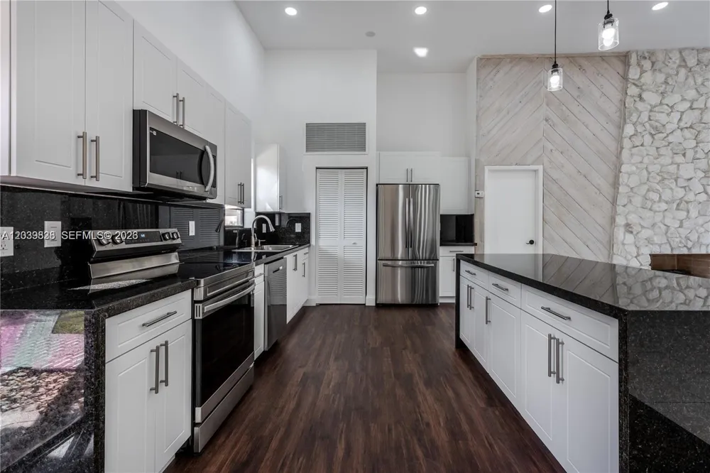 601 Leslie Dr Hallandale Beach, FL 33009