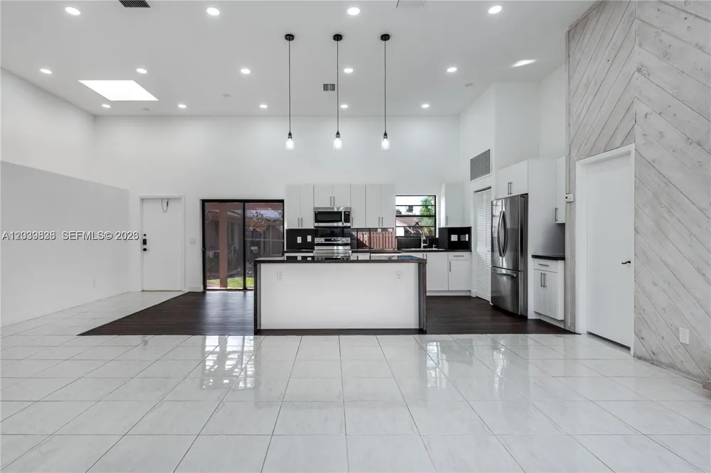 601 Leslie Dr Hallandale Beach, FL 33009