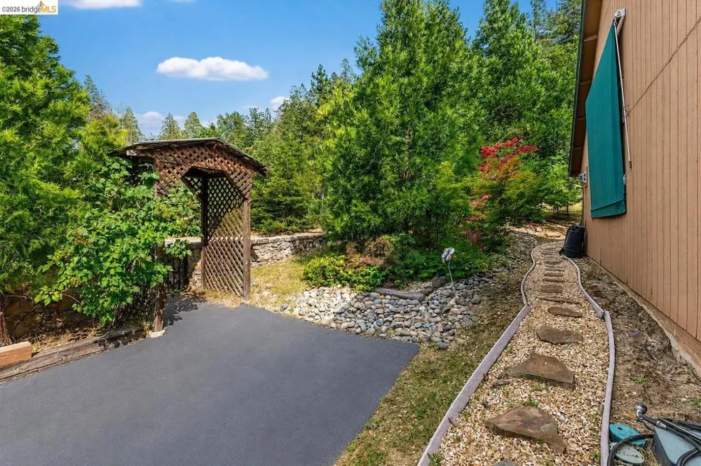 22401 Ridge Road Twain Harte, CA 95383