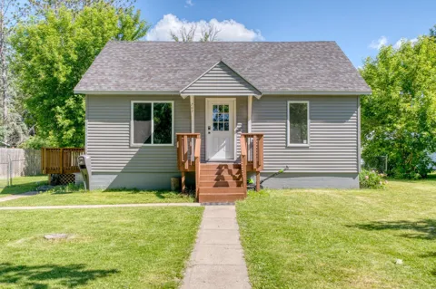 207 NE 7th Street