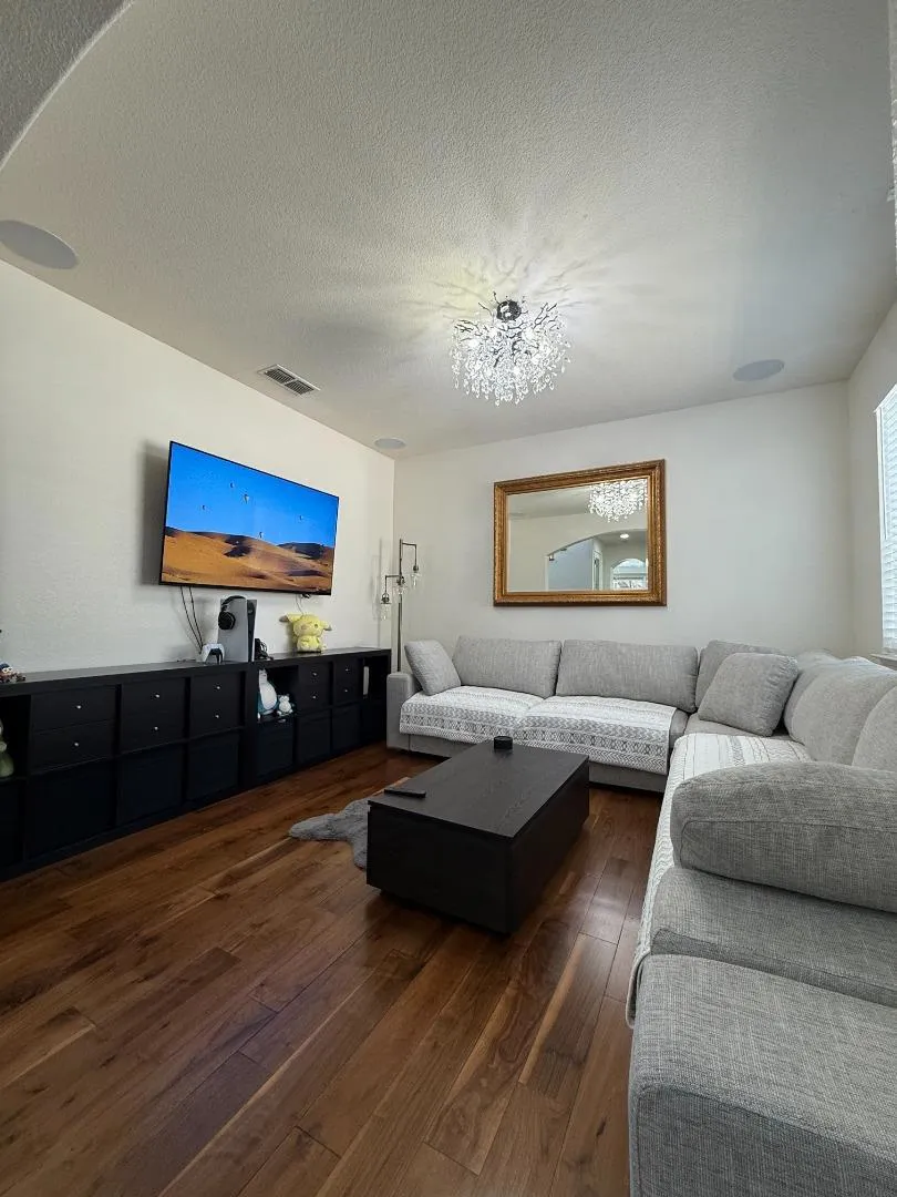 10133 Annie Street Elk Grove, CA 95757