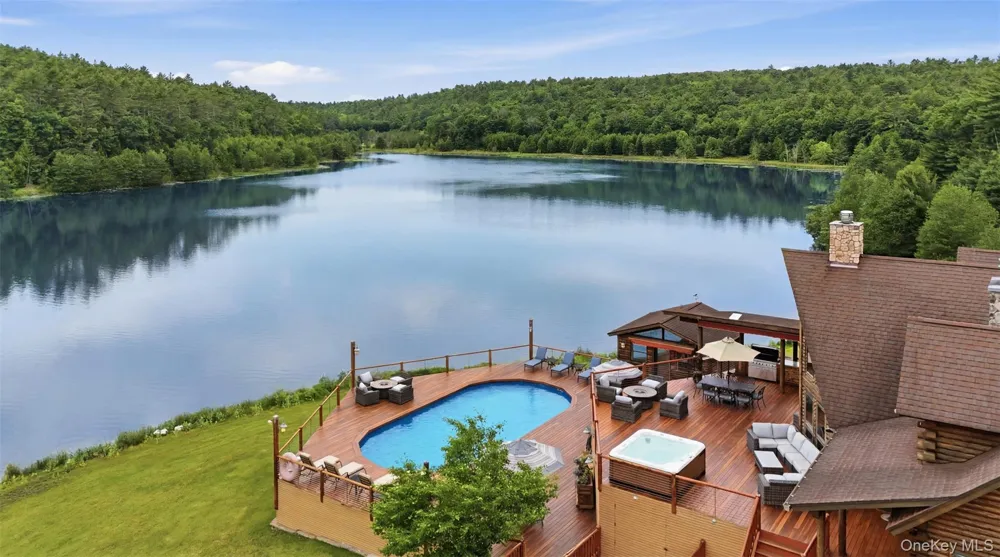 91 Crawford Road Barryville, NY 12719