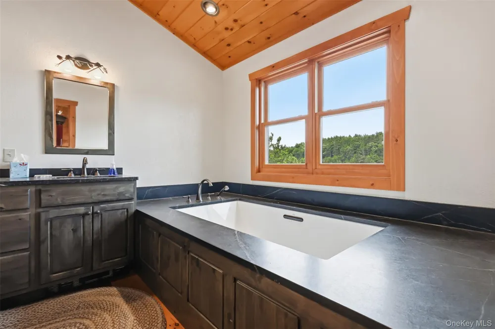 91 Crawford Road Barryville, NY 12719