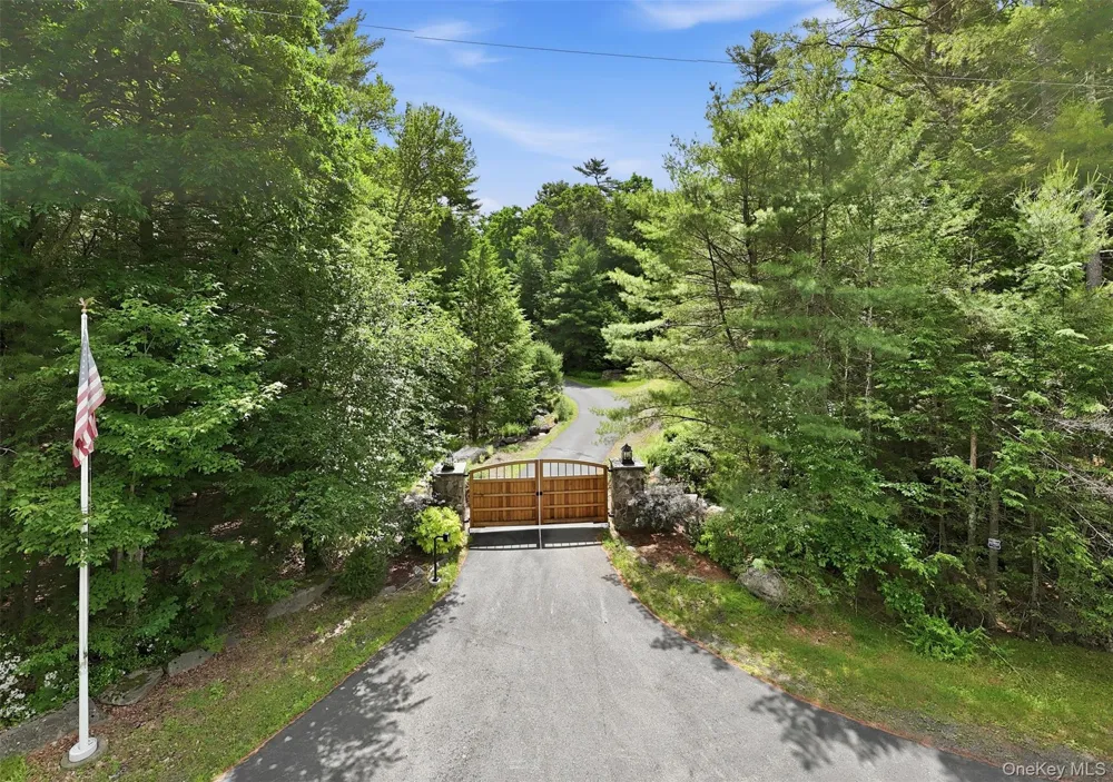 91 Crawford Road Barryville, NY 12719