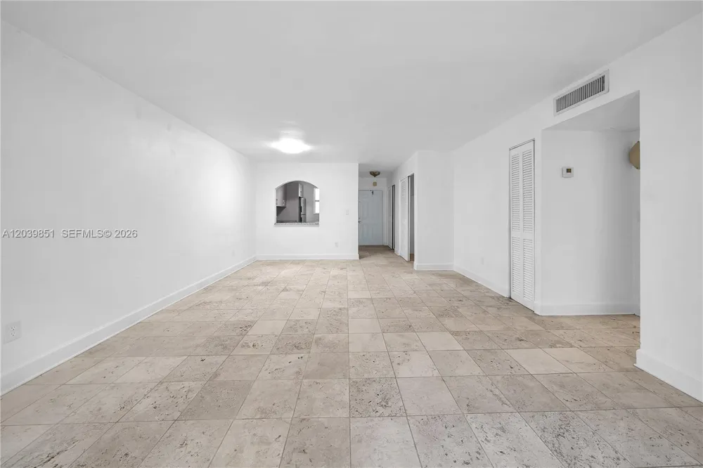 8650 SW 67th Ave #1010 Pinecrest, FL 33156