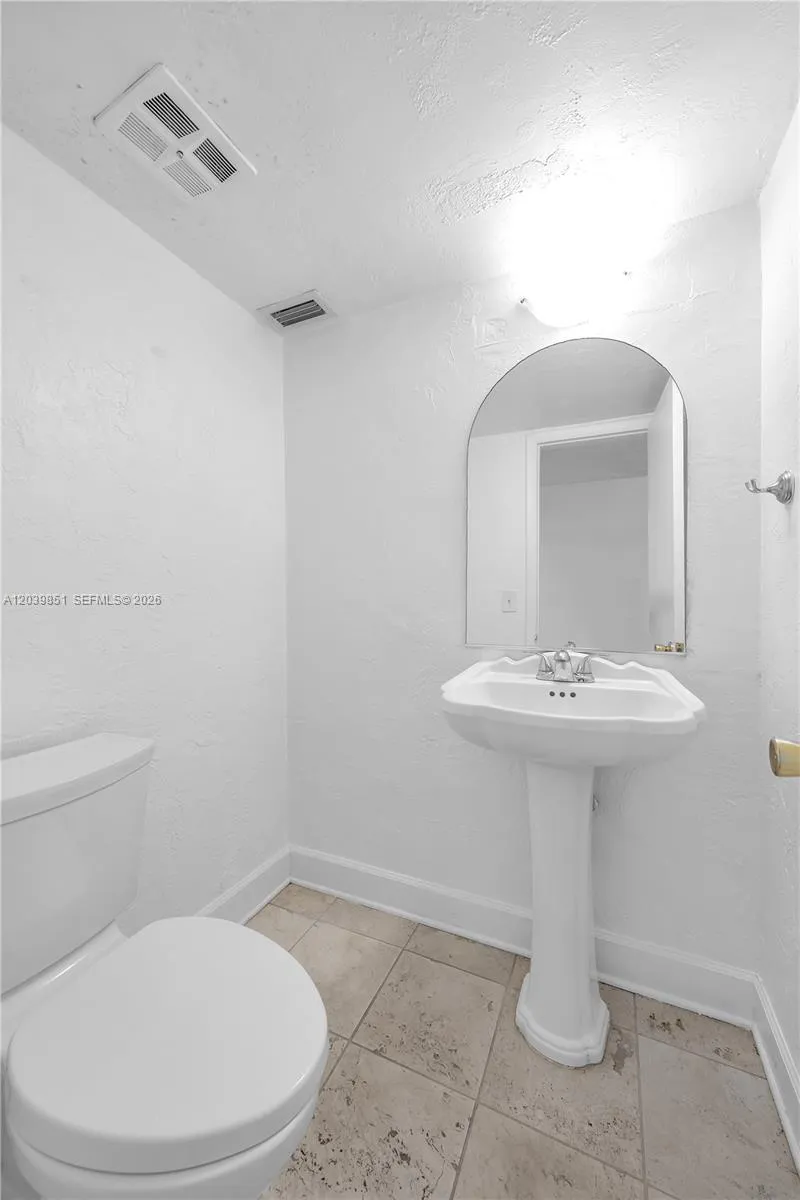 8650 SW 67th Ave #1010 Pinecrest, FL 33156