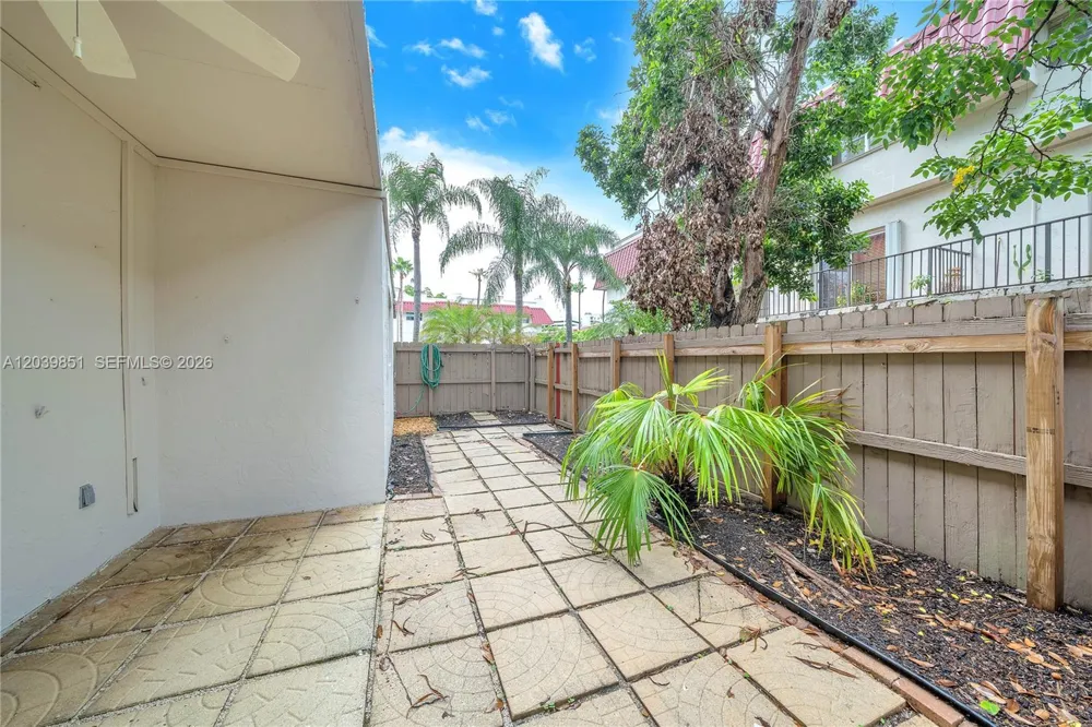 8650 SW 67th Ave #1010 Pinecrest, FL 33156