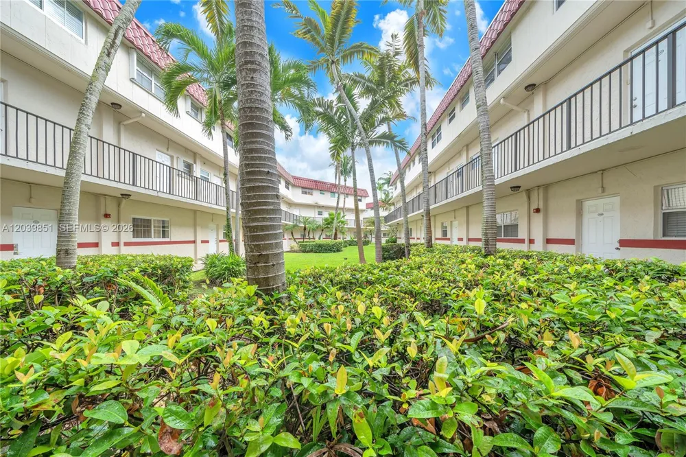 8650 SW 67th Ave #1010 Pinecrest, FL 33156