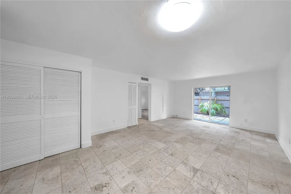 8650 SW 67th Ave #1010 Pinecrest, FL 33156