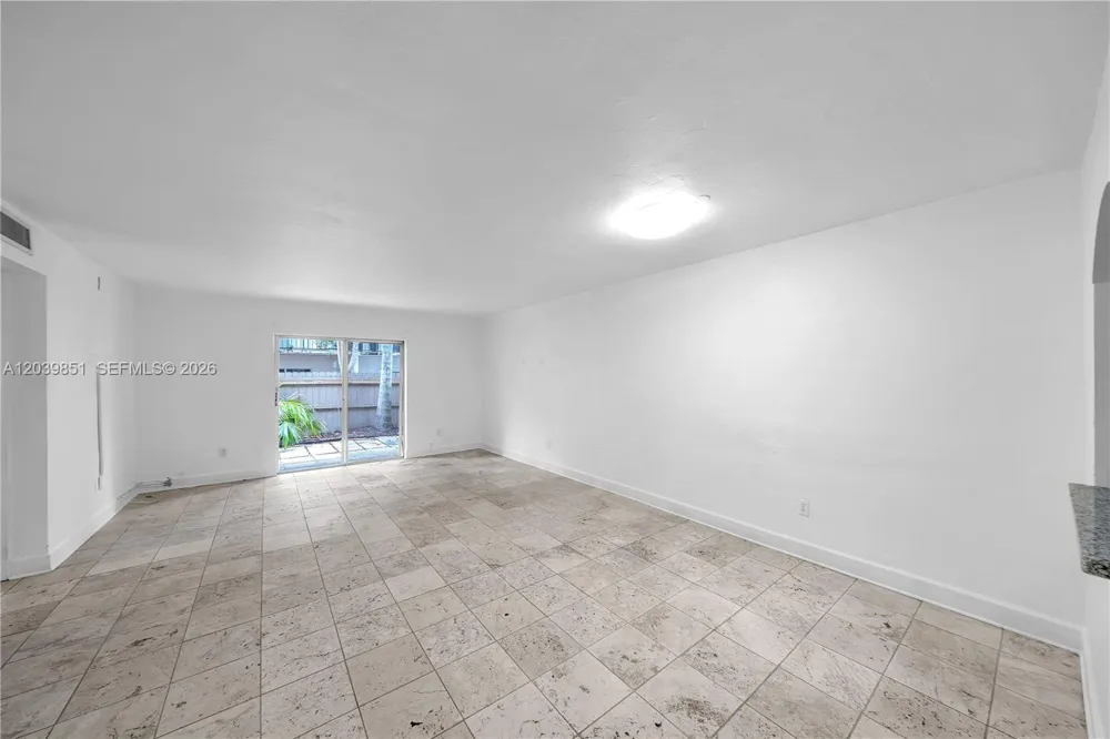 8650 SW 67th Ave #1010 Pinecrest, FL 33156