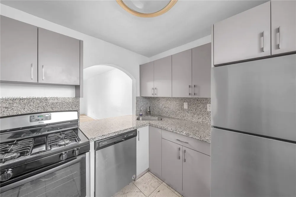 8650 SW 67th Ave #1010 Pinecrest, FL 33156
