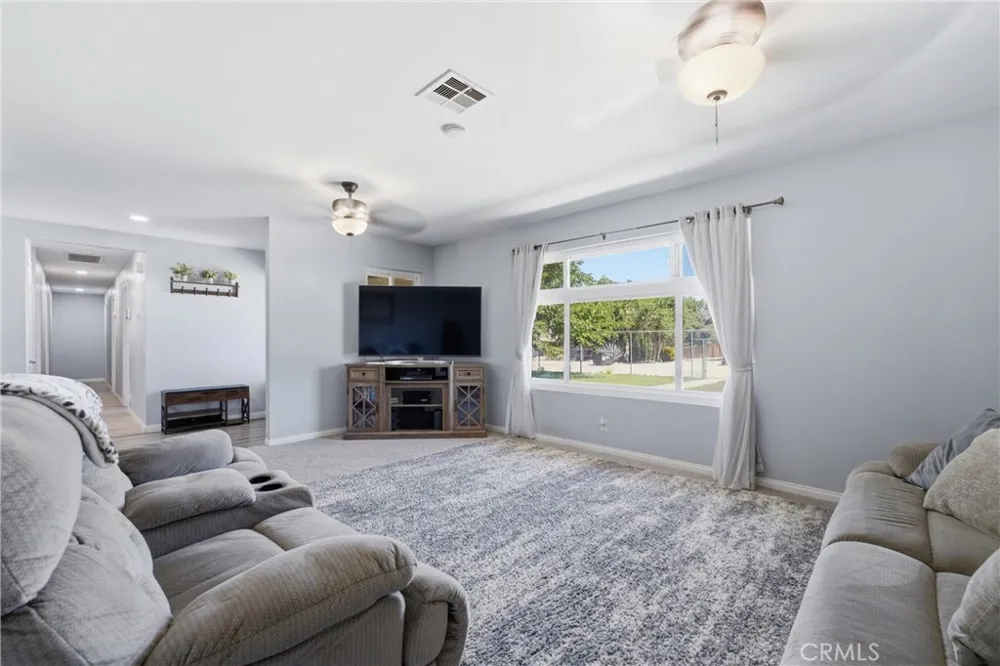 8954 E Avenue T14 Littlerock, CA 93543