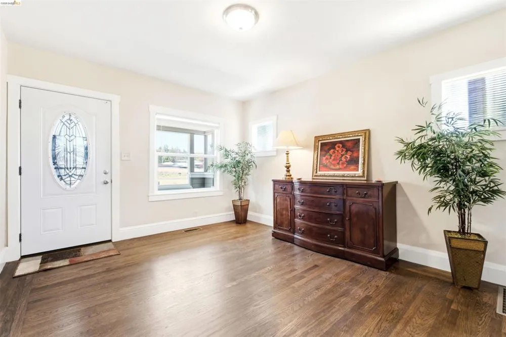 4203 Redding Oakland, CA 94619