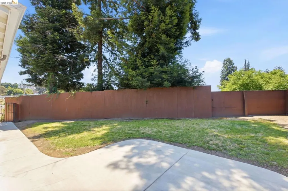 4203 Redding Oakland, CA 94619