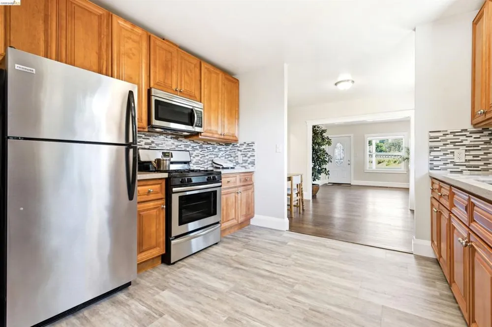 4203 Redding Oakland, CA 94619