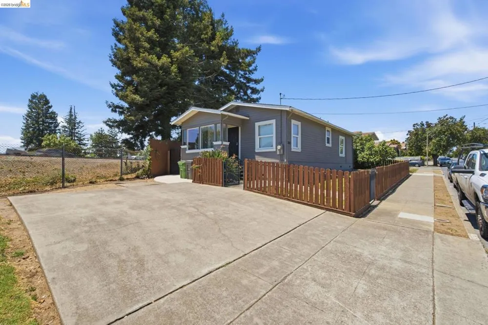 4203 Redding Oakland, CA 94619