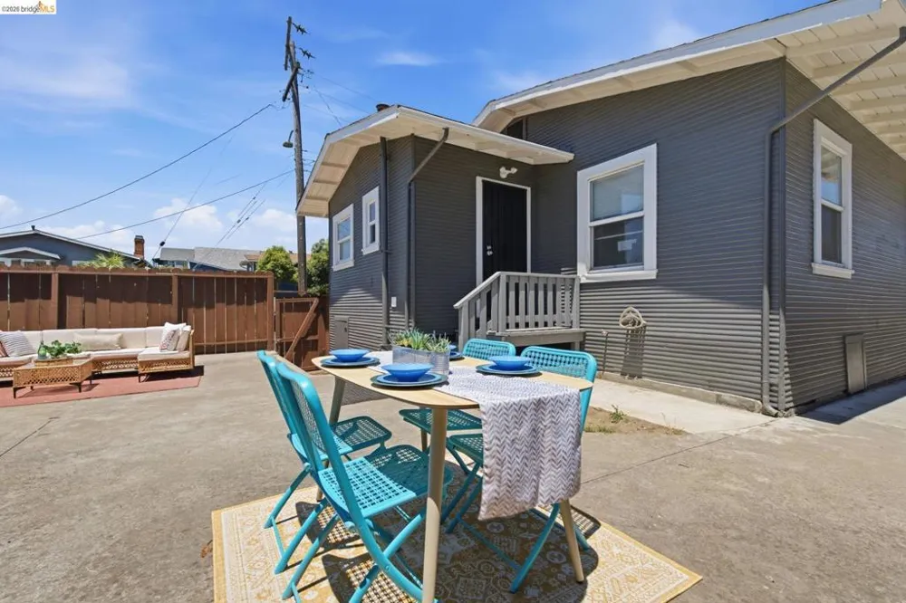 4203 Redding Oakland, CA 94619