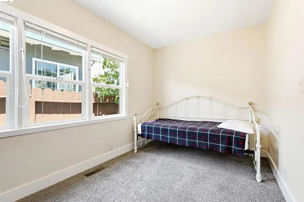4203 Redding Oakland, CA 94619