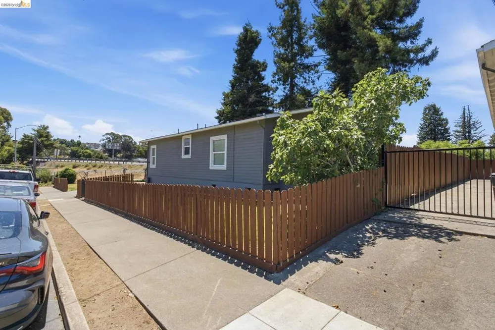 4203 Redding Oakland, CA 94619