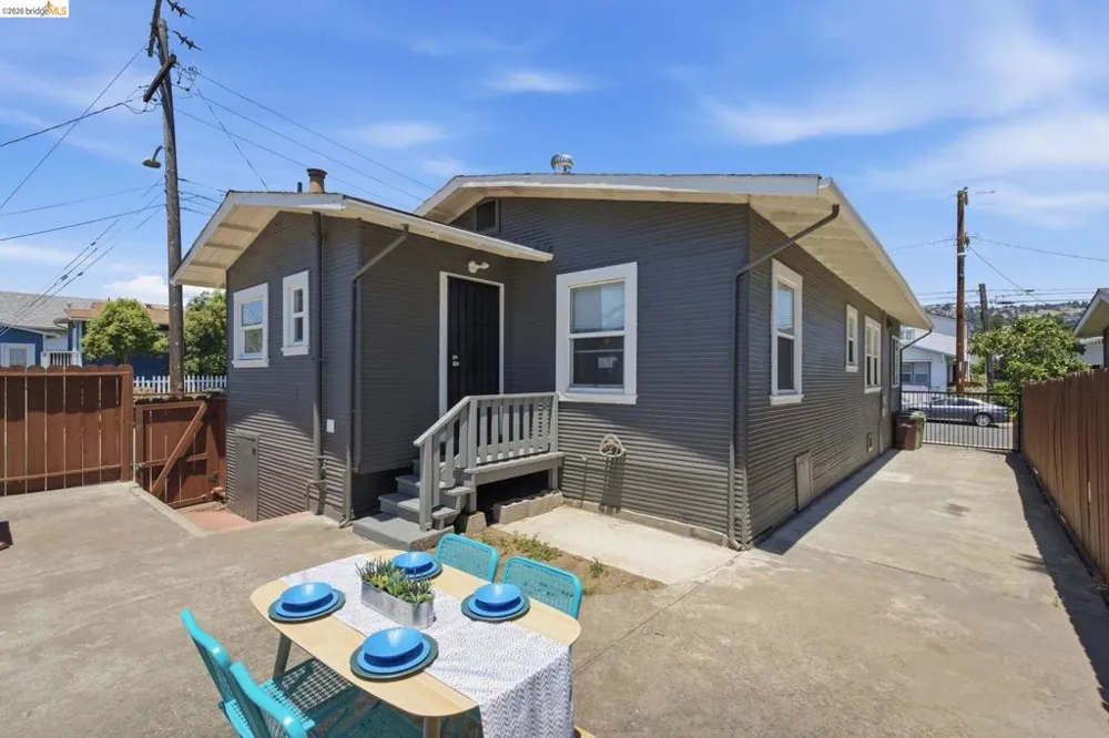 4203 Redding Oakland, CA 94619
