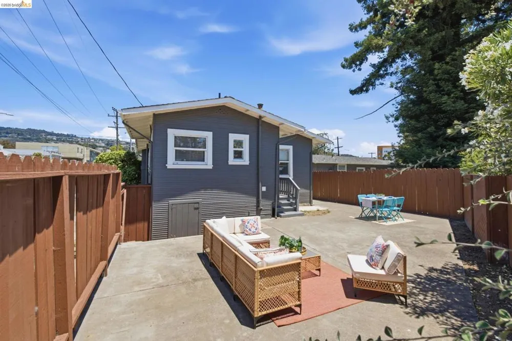4203 Redding Oakland, CA 94619