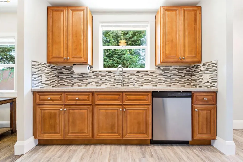 4203 Redding Oakland, CA 94619