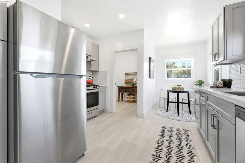 4203 Redding Oakland, CA 94619