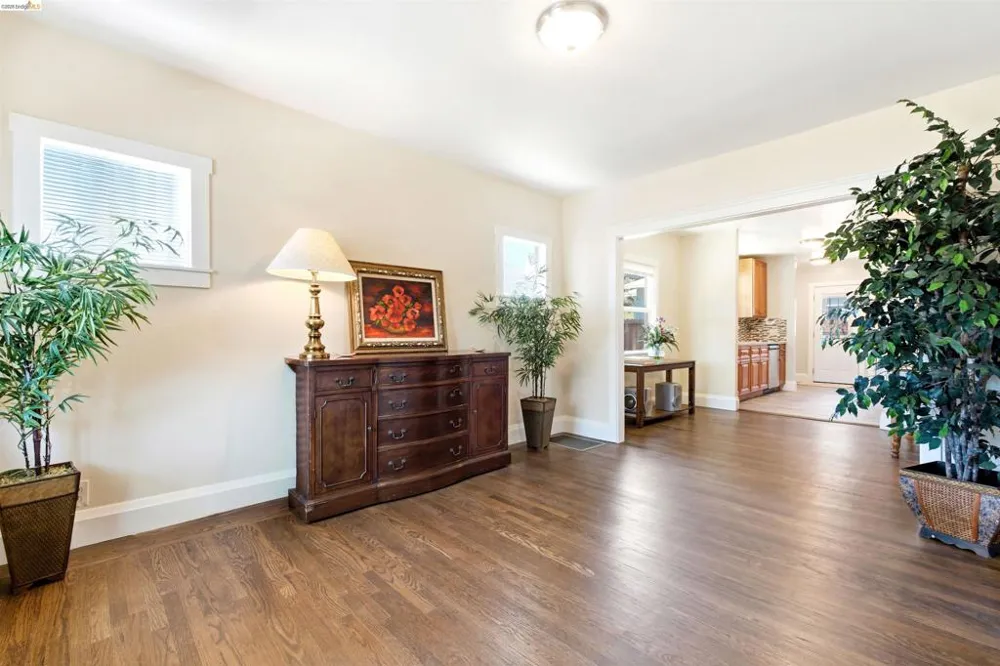4203 Redding Oakland, CA 94619