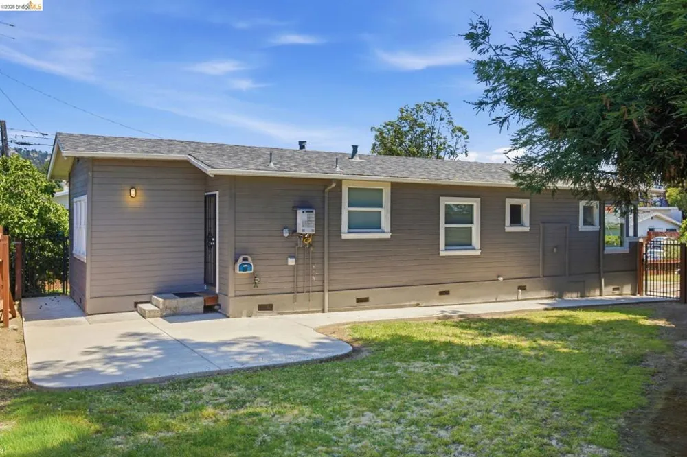 4203 Redding Oakland, CA 94619