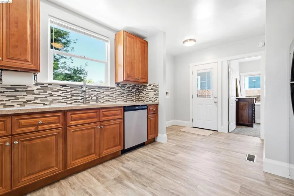 4203 Redding Oakland, CA 94619