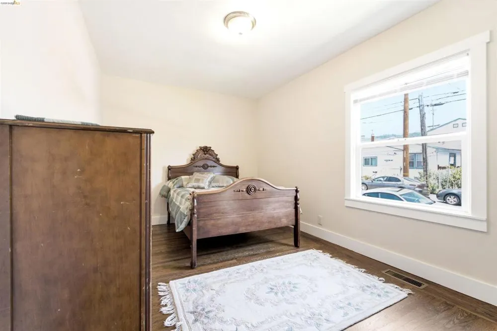 4203 Redding Oakland, CA 94619
