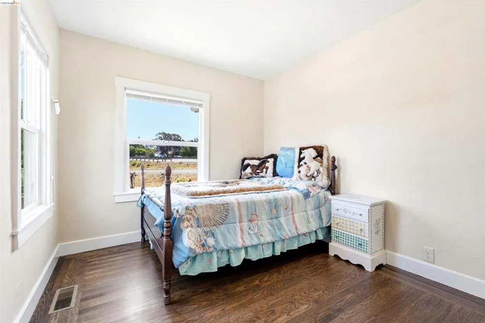 4203 Redding Oakland, CA 94619