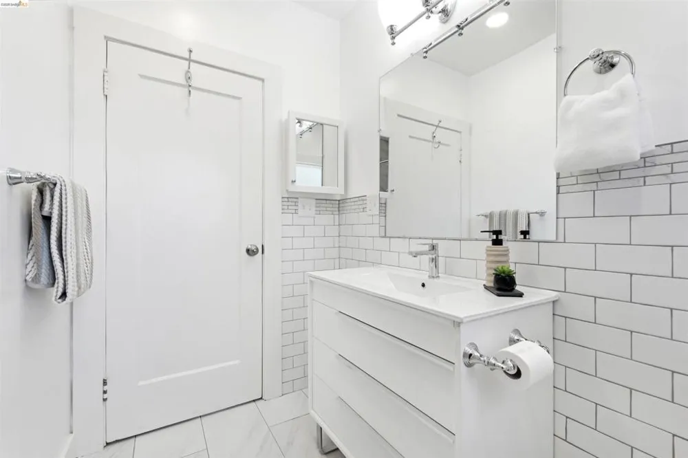 4203 Redding Oakland, CA 94619