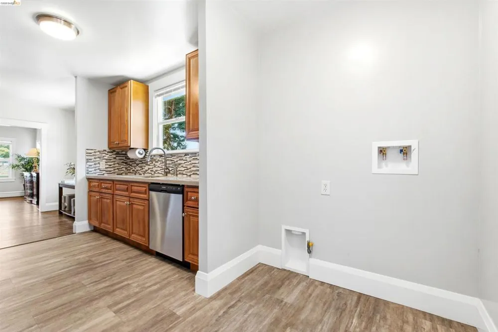 4203 Redding Oakland, CA 94619