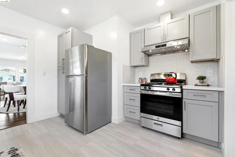 4203 Redding Oakland, CA 94619