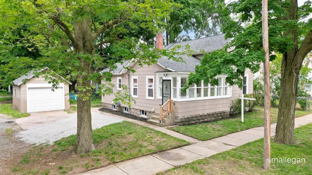 1346 5th Street Muskegon, MI 49441