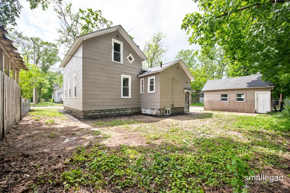 1346 5th Street Muskegon, MI 49441