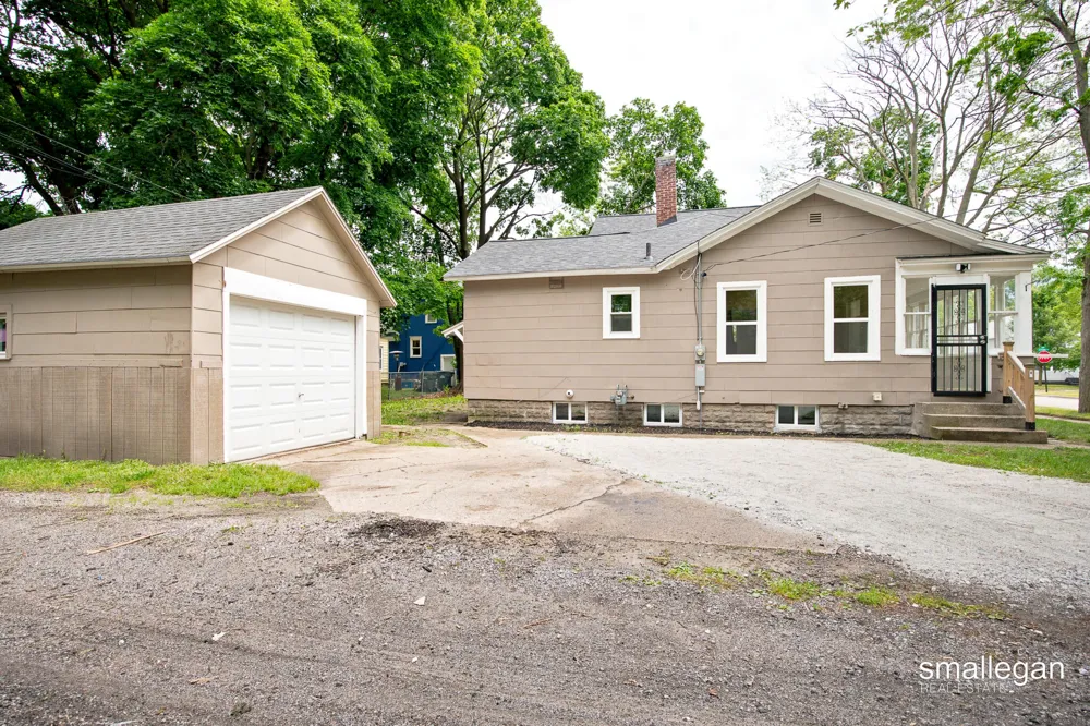 1346 5th Street Muskegon, MI 49441