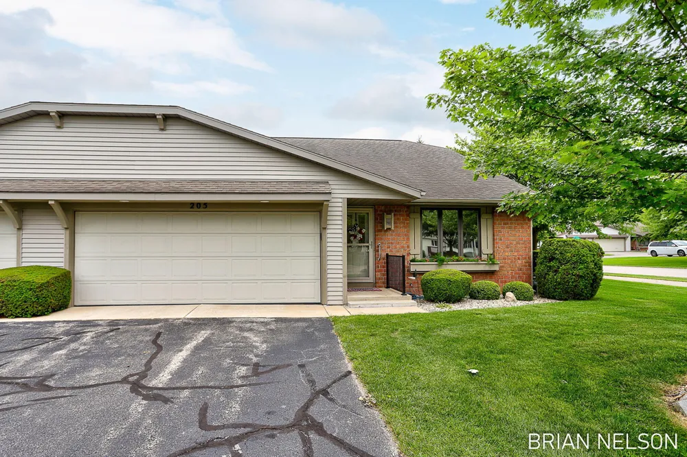 205 Parkside Drive Zeeland, MI 49464